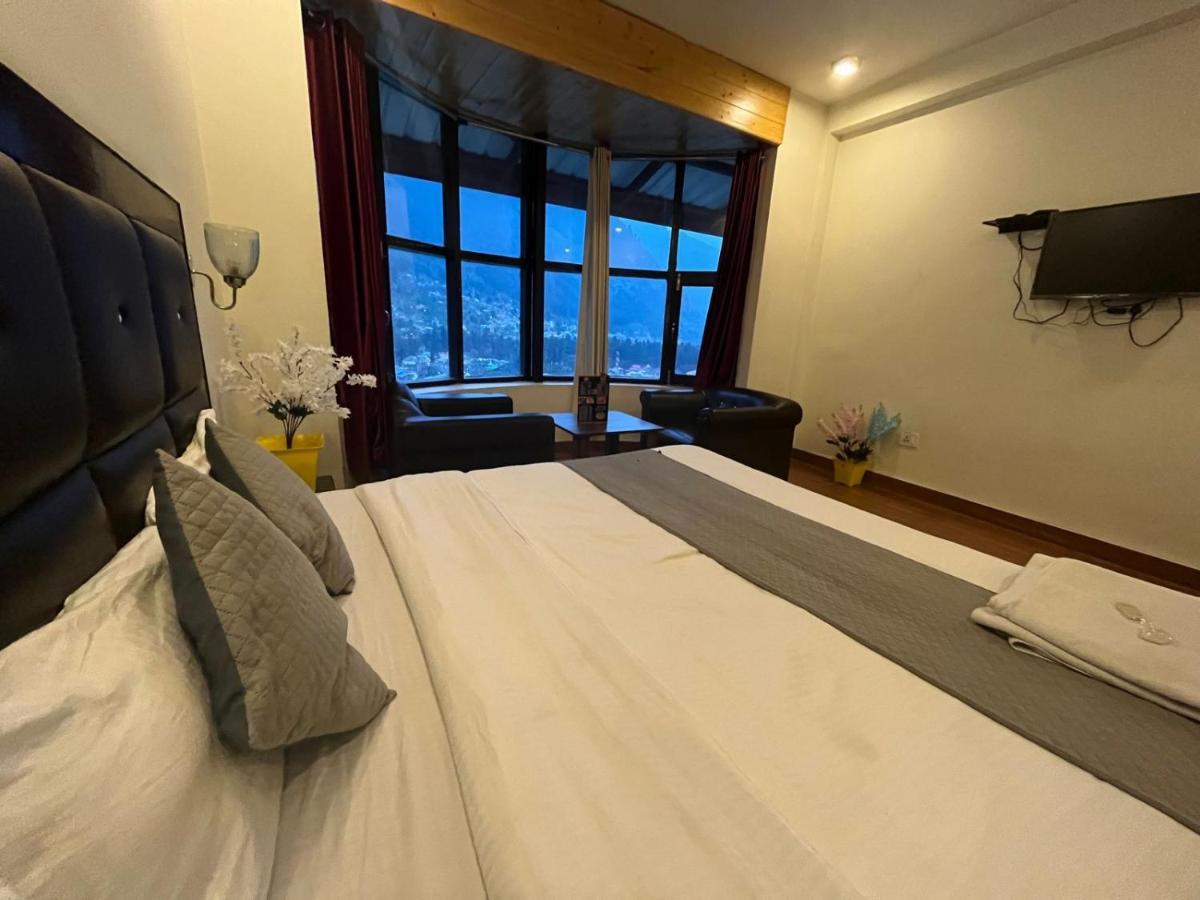 Hadimba Rock Hotel Manali Exteriör bild