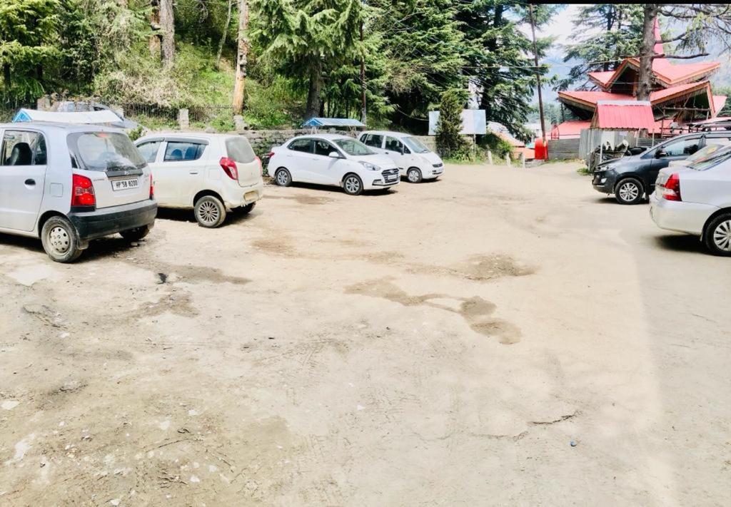 Hadimba Rock Hotel Manali Exteriör bild