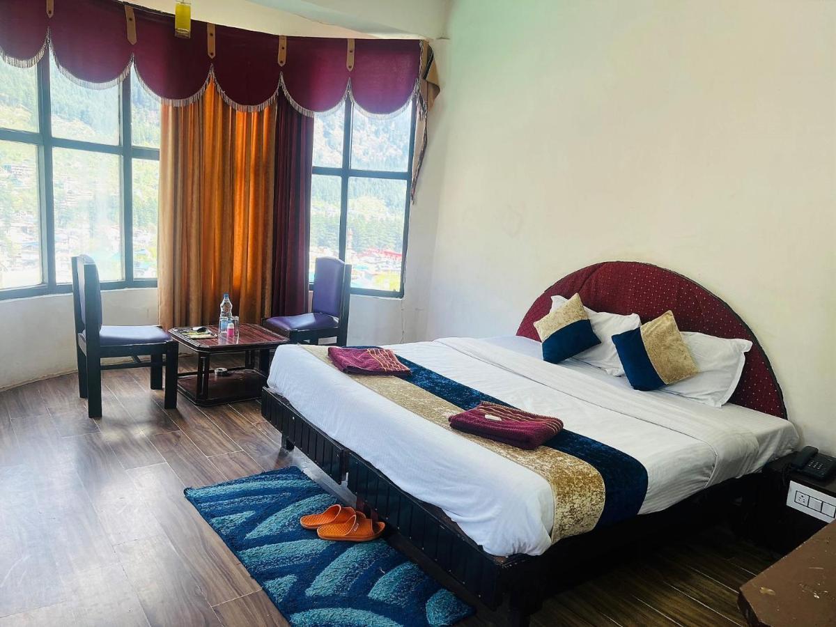 Hadimba Rock Hotel Manali Exteriör bild